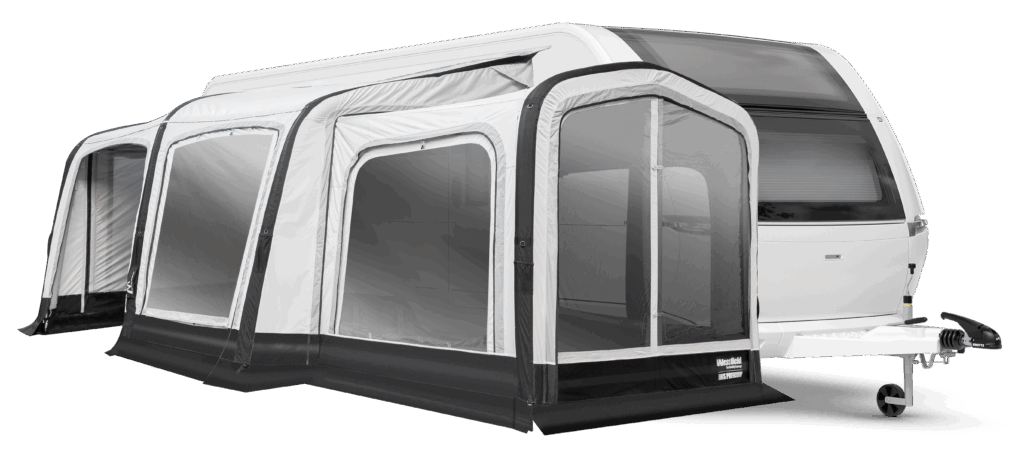 Wohnwagen mit aufgebautem Vorzelt