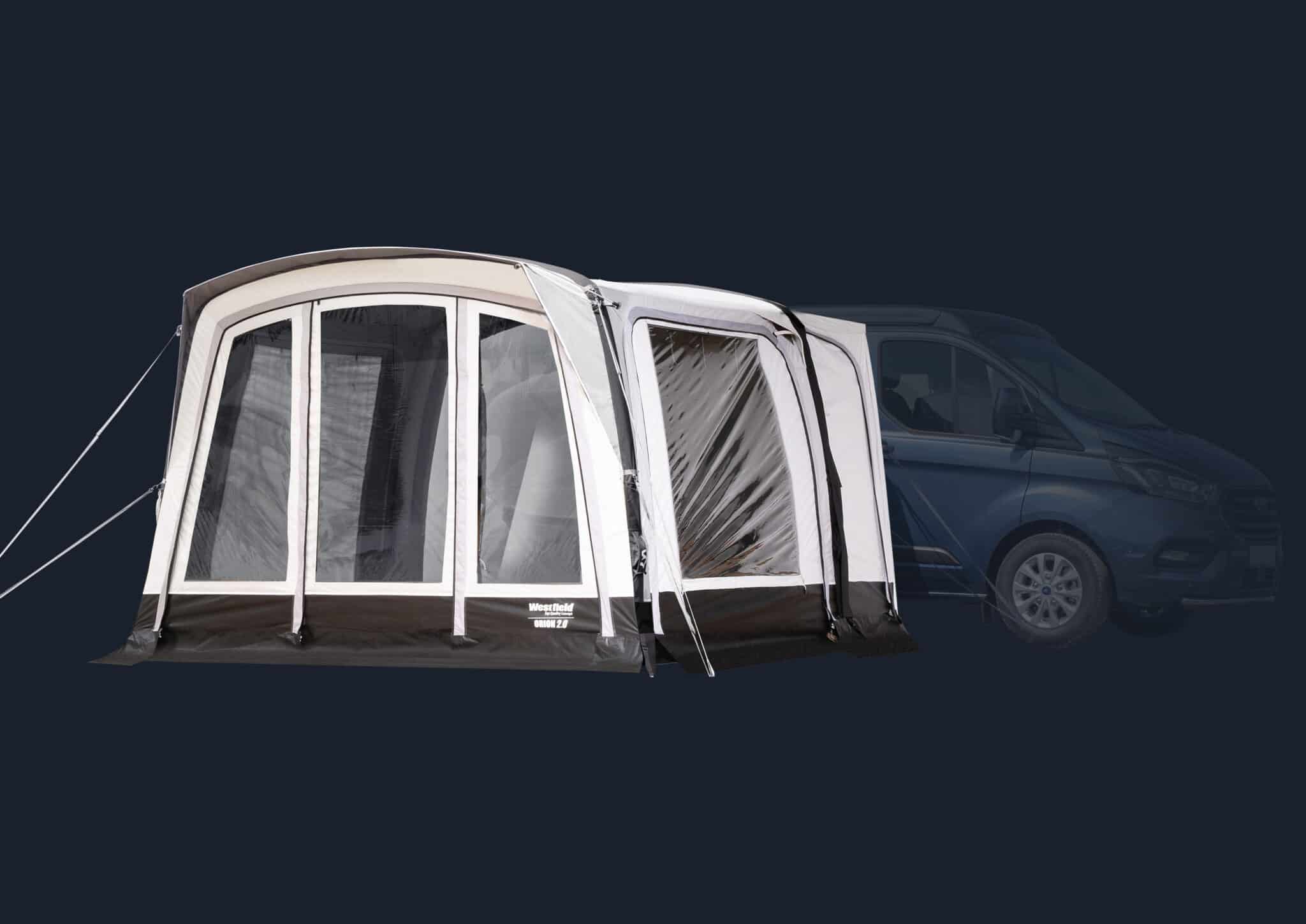 Vorzelt auf dunklem Hintergrund mit Van