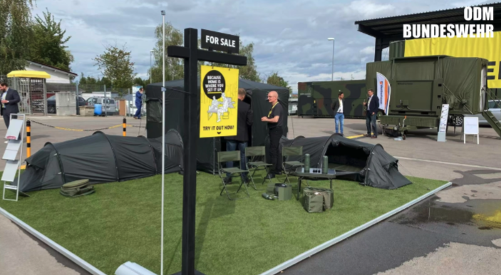 Outdoor-Zeltausstellung mit Bundeswehr-Ausrüstung