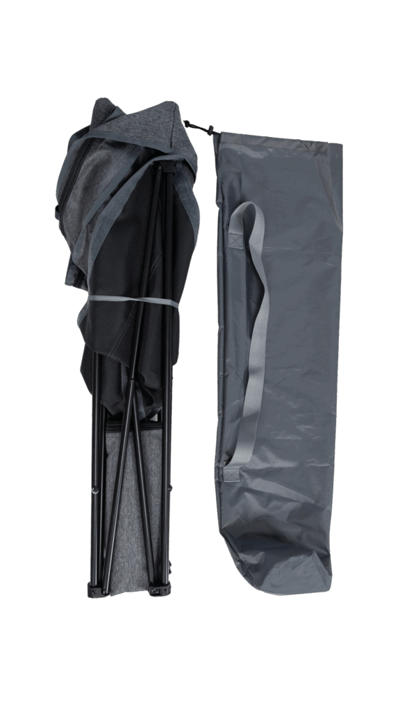 Zusammenklappbarer Stuhl mit Tragetasche in Grau.