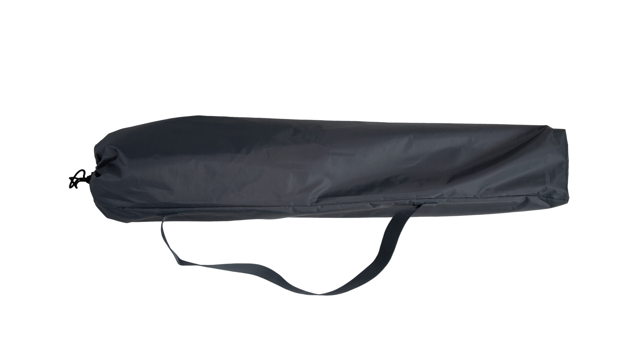 Schwarze Tragetasche mit Trageriemen, leer und geschlossen.