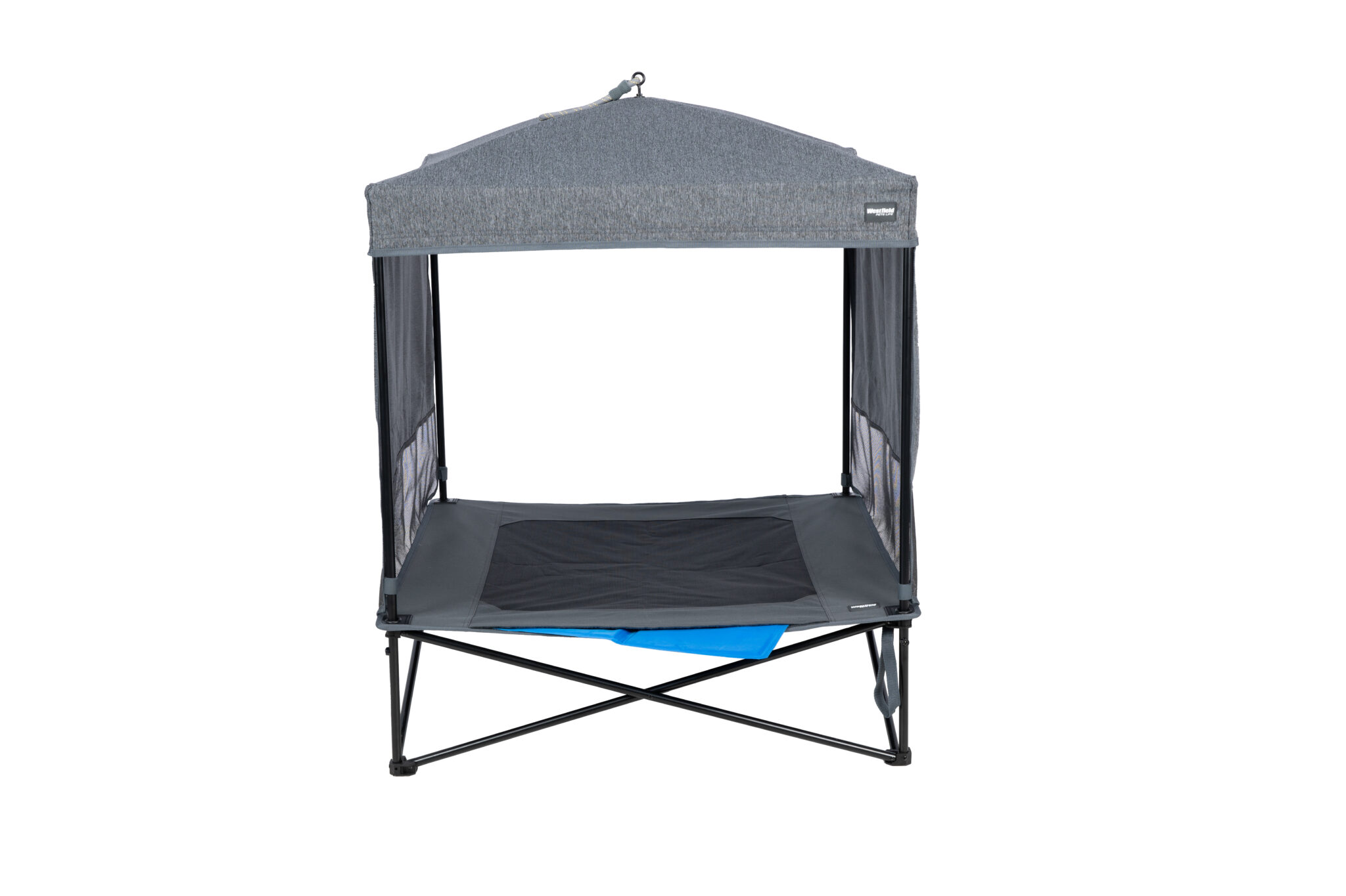 Grauer Outdoor-Himmelbett mit Netzseiten und Gestell.